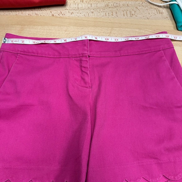 The Limited Cotton-Stretch Chino Shorts with Scallop Hem size 4 Pink 4" Inseam - Picture 9 of 14